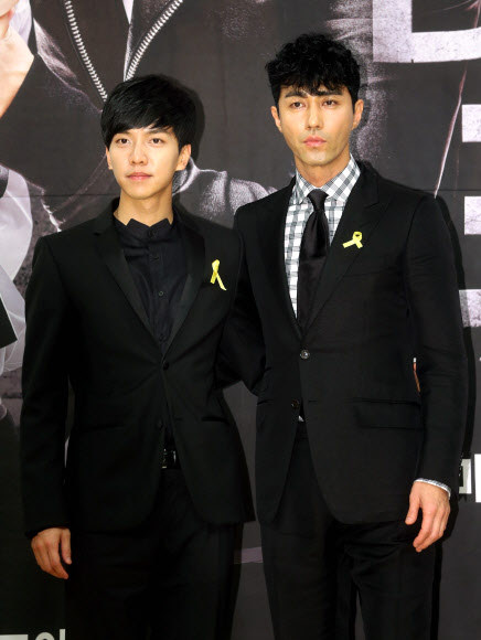 배우 이승기와 차승원이 30일 오후 서울 양천구 목동 SBS 사옥에서 열린 SBS 드라마스페셜 ’너희들은 포위됐다’ 제작발표회에서 포즈를 취하고 있다.  연합뉴스