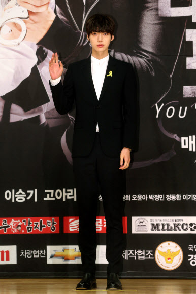 배우 안재현이 30일 오후 서울 양천구 목동 SBS 사옥에서 열린 SBS 드라마스페셜 ’너희들은 포위됐다’ 제작발표회에서 포즈를 취하고 있다.  연합뉴스