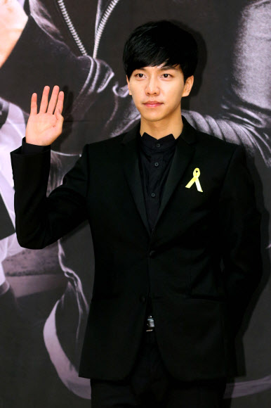 이승기가 30일 오후 서울 양천구 목동 SBS 사옥에서 열린 SBS 드라마스페셜 ’너희들은 포위됐다’ 제작발표회에서 포즈를 취하고 있다. 연합뉴스