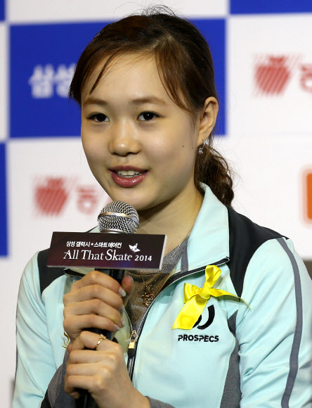 2일 오후 서울 송파구 올림픽공원 체조경기장에서 열린 ’삼성 갤럭시★스마트에어컨 올댓스케이트 2014’ 기자회견에서 박소연이 아이스쇼 참가 소감을 밝히고 있다.  연합뉴스