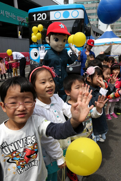 백화점에 나타난 타요버스