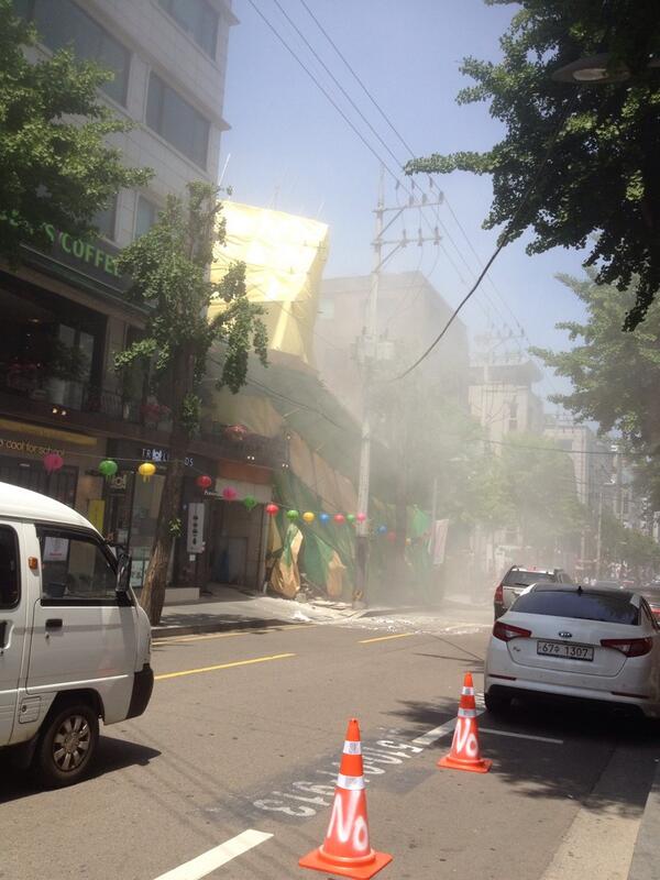 가로수길 건물 붕괴. / 트위터 @Hajakosan