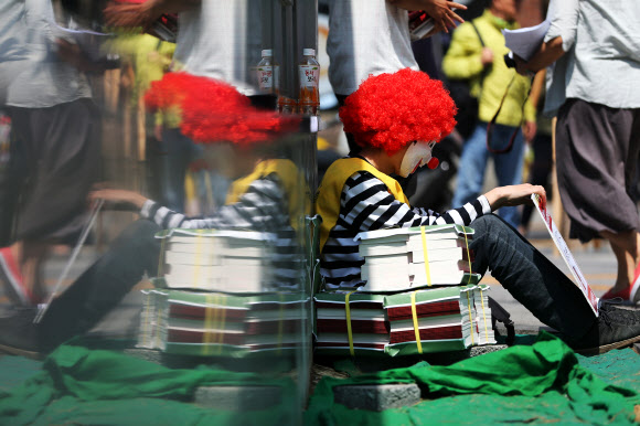 ’패스트푸드 노동자의 권리 보장하라!’