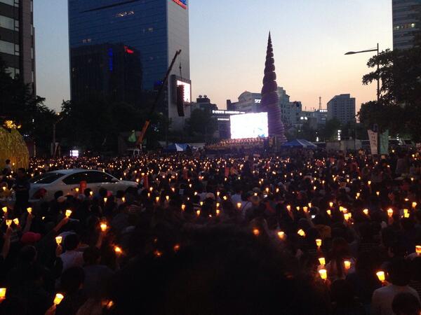 청계천 촛불집회. / 트위터 @coolmoonet