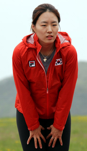 몸 푸는 이상화 선수