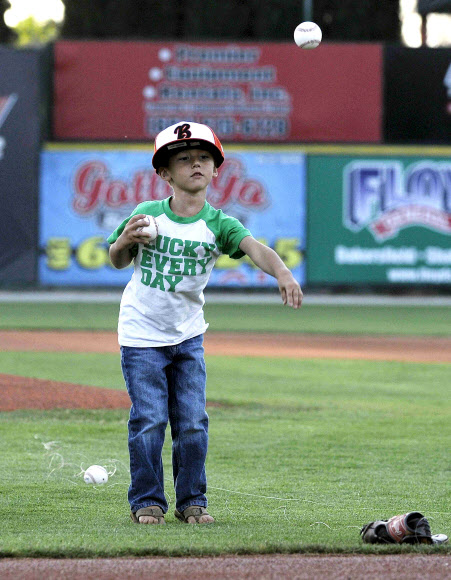 개의 공격으로부터 구조를 받은 4살 소년 제레미 ⓒ AFPBBNews=News1 