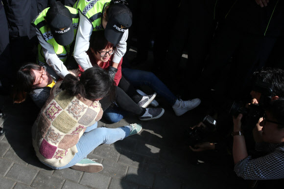 ’세월호 참사’관련, 대학생 기습시위