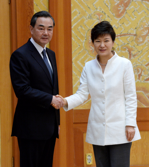 박 대통령의 왕이 중국 외교부장 접견