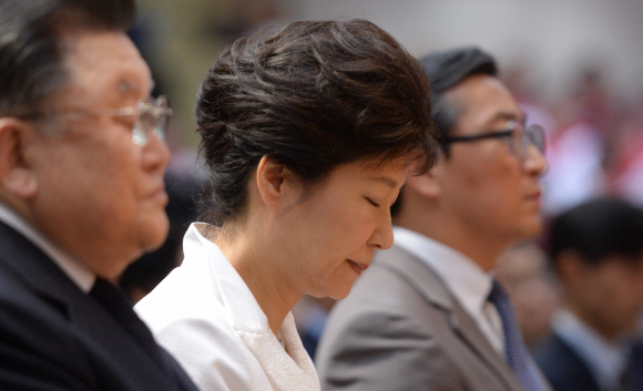 명성교회 박근혜 대통령 기도 참석. 청와대사진기자단