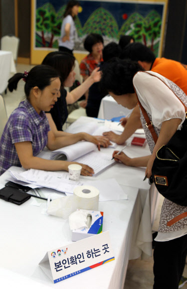 예식장 투표소에서도 소중한 한 표
