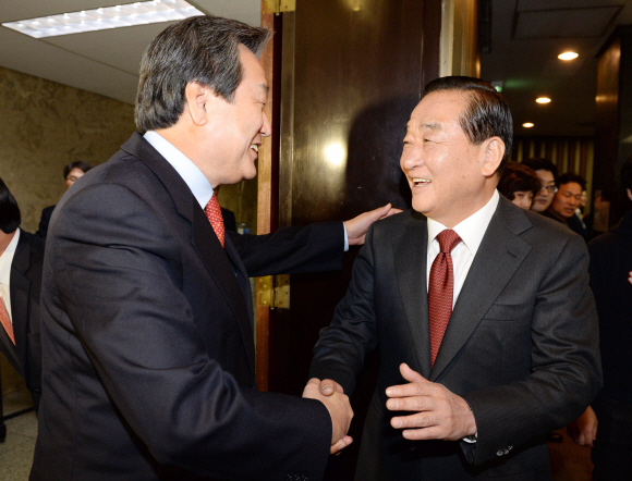 김무성(왼쪽)·서청원  새누리당 의원