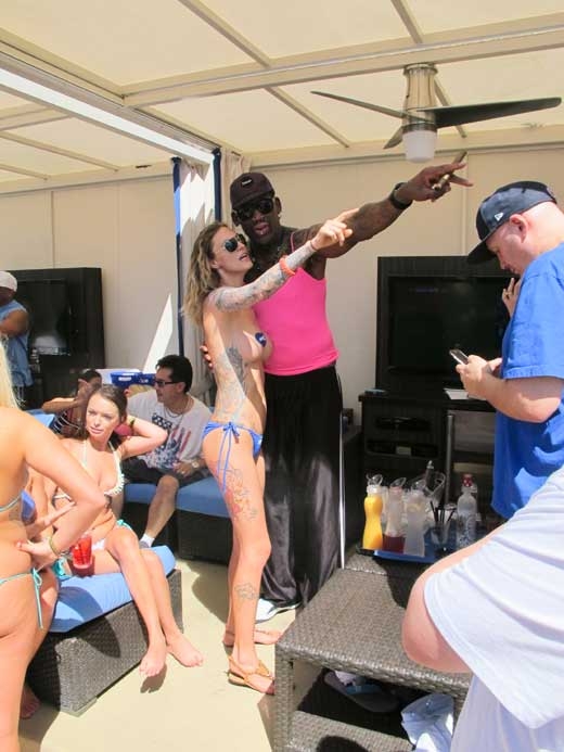 데니스 로드먼의 스트립 클럽 파티