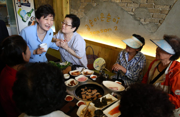 삼겹살 식당 방문한 박 대통령