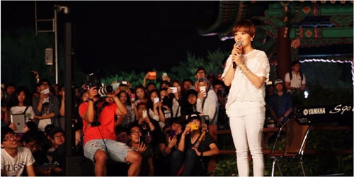 가수 윤하<br>사진=위얼라이브