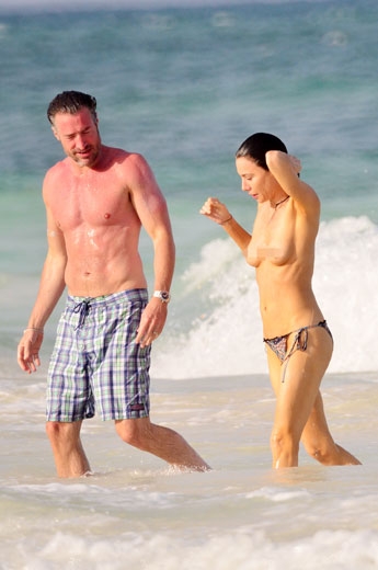 영국 출신 배우&모델 제이미 머레이(Jaime Murray)와 그의 남편<br>사진=TOPIC / SPLASH NEWS(www.topicimages.com)