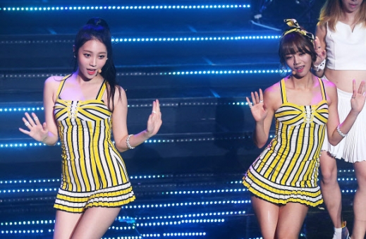 걸그룹 걸스데이가 13일 오후 서울 광진구 광장동 악스코리아에서 열린 스페셜 미니앨범 발표 및 첫 단독 콘서트 기자간담회에서 신곡 ’달링’을 선보이고 있다. <br>연합뉴스