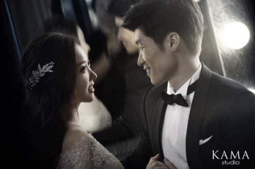 오는 27일 결혼하는 박지성과 김민지 전 아나운서의 웨딩화보. <br>카마스튜디오 제공