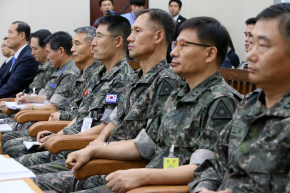 국방위 출석한 군지휘관들