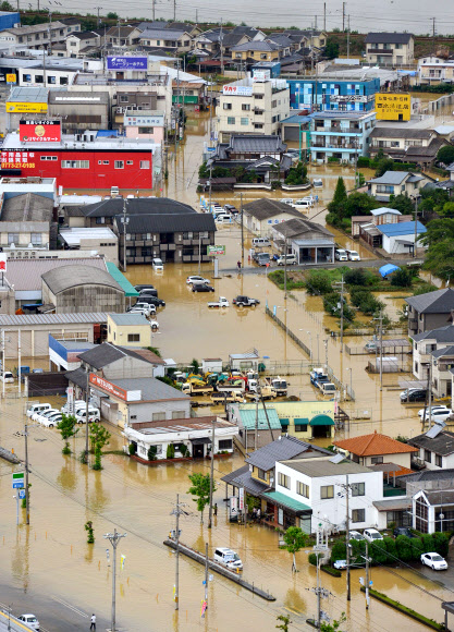 폭우로 침수된 일본 후쿠치야마시
