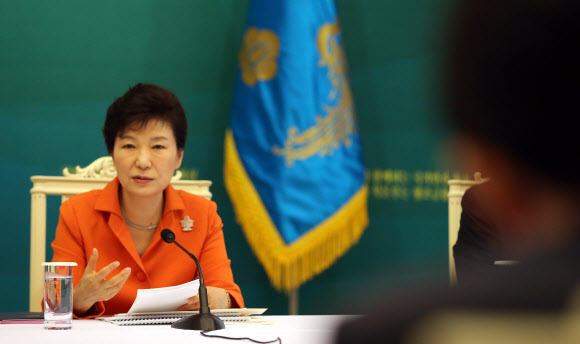 국민경제자문회의 발언하는 박 대통령