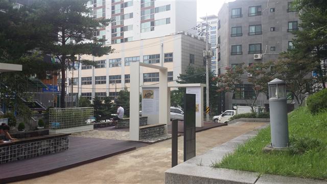 공원으로 조성된 서울 광진구 화양동 느티마당의 모습.<br>광진구 제공