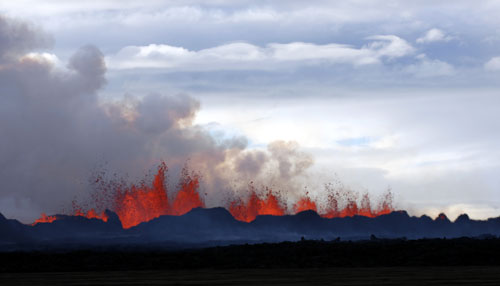 분출하기 시작한 아이슬란드 화산’적색경보’ 발령 . AP/뉴시스