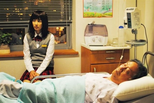 MBC 추석특집극 ‘내 인생의 혹’은 중환자실에서 죽음을 기다리는 노인 판식과 외손녀 금지의 이야기를 통해 가족의 가치를 일깨운다.<br>MBC 제공
