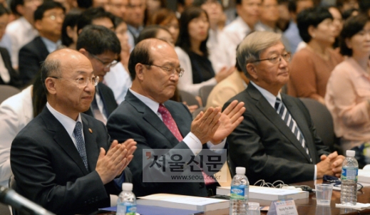 문형표(왼쪽) 보건복지부 장관과 김종대(가운데) 건강보험공단 이사장