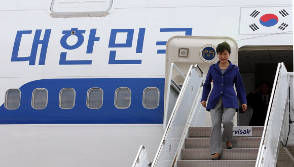 캐나다 도착한 박 대통령