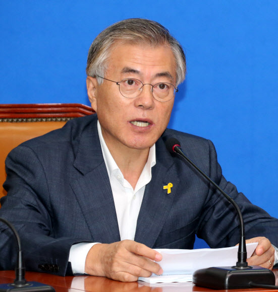 새정치민주연합 문재인 의원이 22일 국회 대표실에서 열린 비대위회의에서 모두발언하고 있다.  연합뉴스