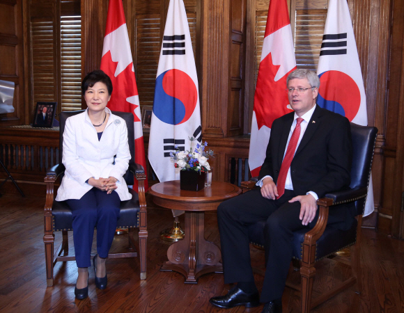 하퍼 총리와 단독 정상회담