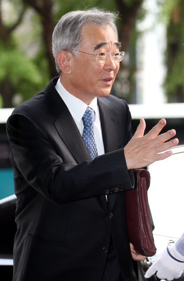 국민은행 이사회 참석하는 김중웅 의장