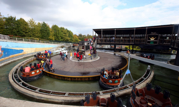 영국 윈저 레고랜드 내 놀이시설 모습.