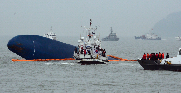  지난 4월 17일 여객선 ‘세월호’가 침몰한 전남 진도군 조도면 병풍도 북쪽 3km 앞 사고 현장.