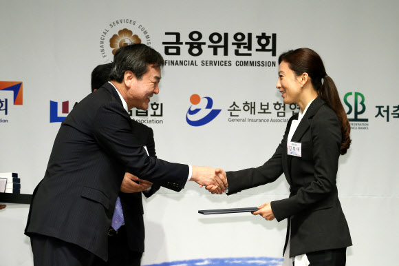 김희애, ‘저축의 날’ 대통령 표창
