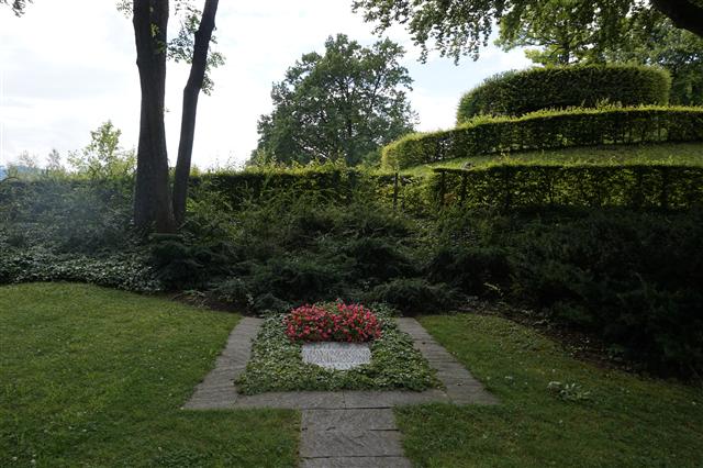 미술관 부근 묘지공원에 있는 파울 클레의 묘지.