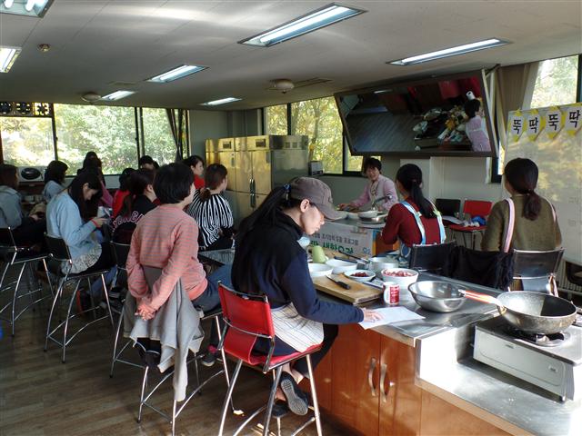 동대문구 다문화가족지원센터의 생활요리교실.