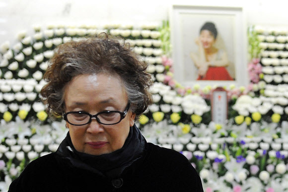 故 김자옥 조문하는 나문희