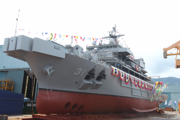 2012년 경남 거제시 대우조선해양 옥포조선소에서 열린 진수식에서 공개된 3500t급 수상함구조함(ATS-II) 통영함. 거제 연합뉴스