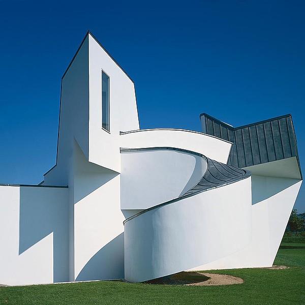 비트라를 세계에 알린 프랑크 게리의 디자인 미술관 건물.