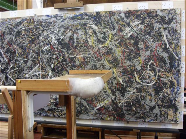 이곳 회화연구실에서 복원 중인 미국 현대미술가 잭슨 폴록(1912~1956)의 100억원대 추상화.
