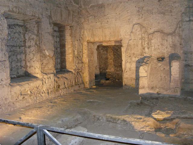 서기 68년 네로 황제가 로마의 팔라티누스 언덕에 완공한 ‘도무스 아우레아’(황금궁전)의 내부. 학자들은 이곳이 황제를 위한 대형 목욕탕이었을 것으로 추정한다.