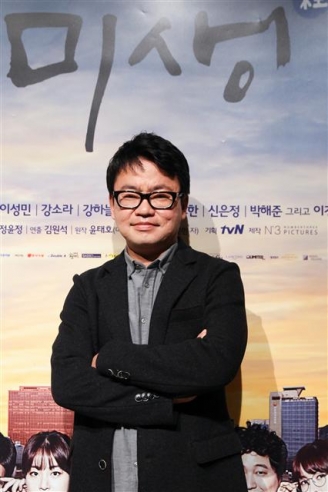 20일 종영하는 tvN 드라마 ‘미생’을 연출한 김원석 감독. “후반에 PPL이 눈에 띄게 노출된 것이 아쉽지만 (작품에) 후회는 없다”고 종영 소감을 밝혔다.<br>CJ E&M 제공