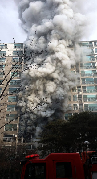 연기 휩싸인 양주 아파트 