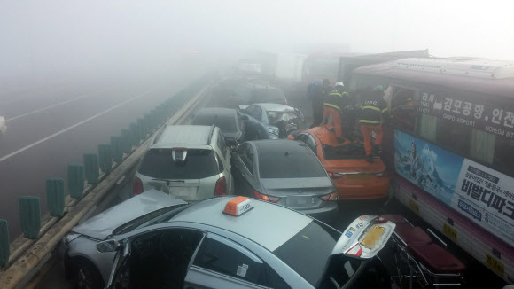 영종대교 60여중 추돌사고 발생