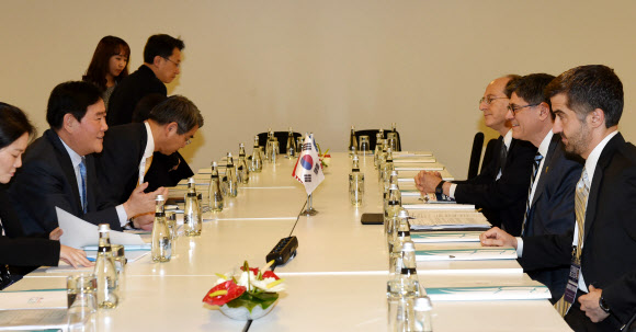 G20 모임서 한·미 재무장관 양자회담 