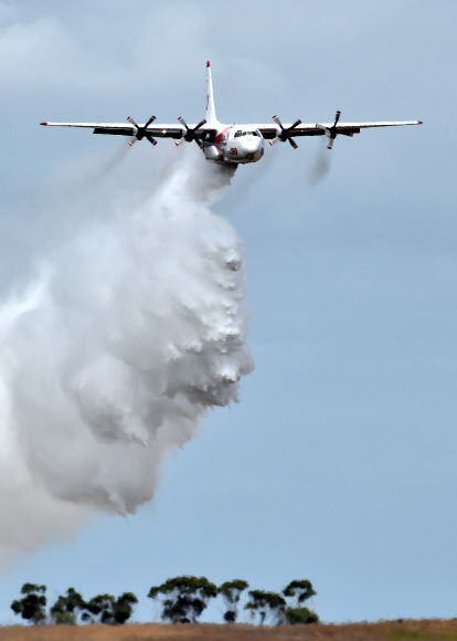 국제 에어쇼( the Australian International Airshow),물뿌리는 소방 비행기