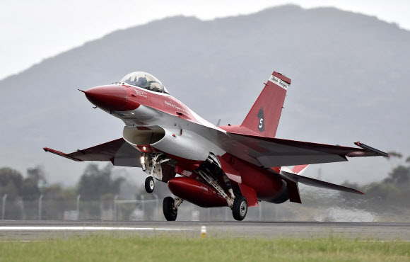 국제 에어쇼( the Australian International Airshow),F16-블랙 나이트( F-16 Black Knights)