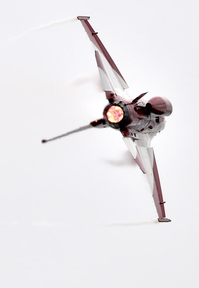 국제 에어쇼( the Australian International Airshow),F16-블랙 나이트( F-16 Black Knights)