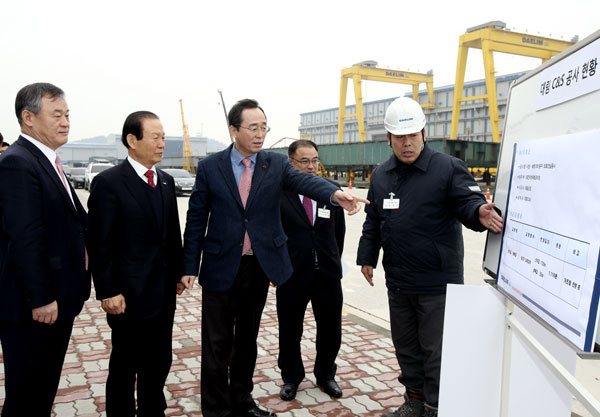 대림CS를 방문하여 공사현황을 청취하는 송하진 전북도지사(군산)